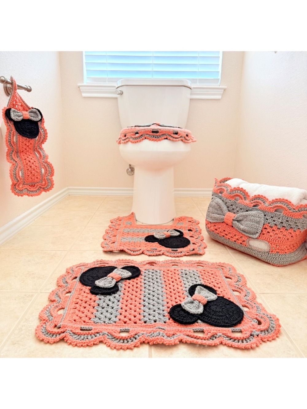 Handmade Crochet Disney Minnie Mouse Cozy Cottage Grannycore Bathroom 5pc Set
